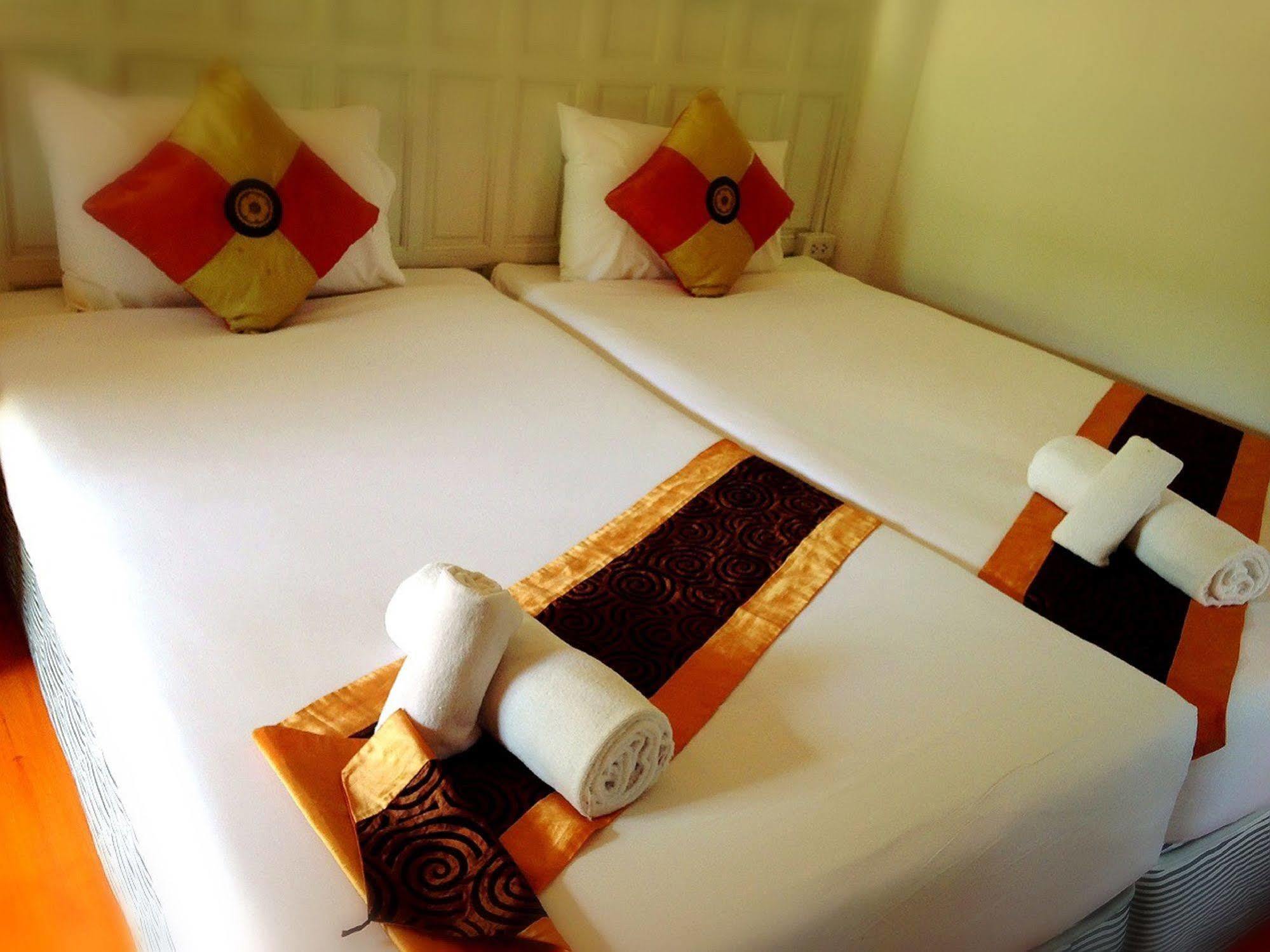 Jaroenrat Resort Samut Songkhram Exterior photo