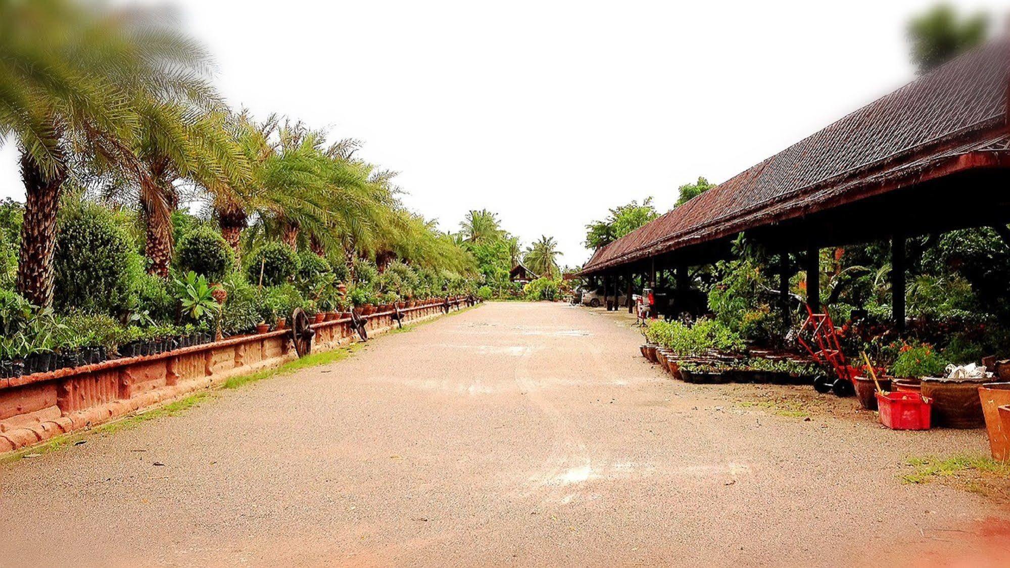 Jaroenrat Resort Samut Songkhram Exterior photo