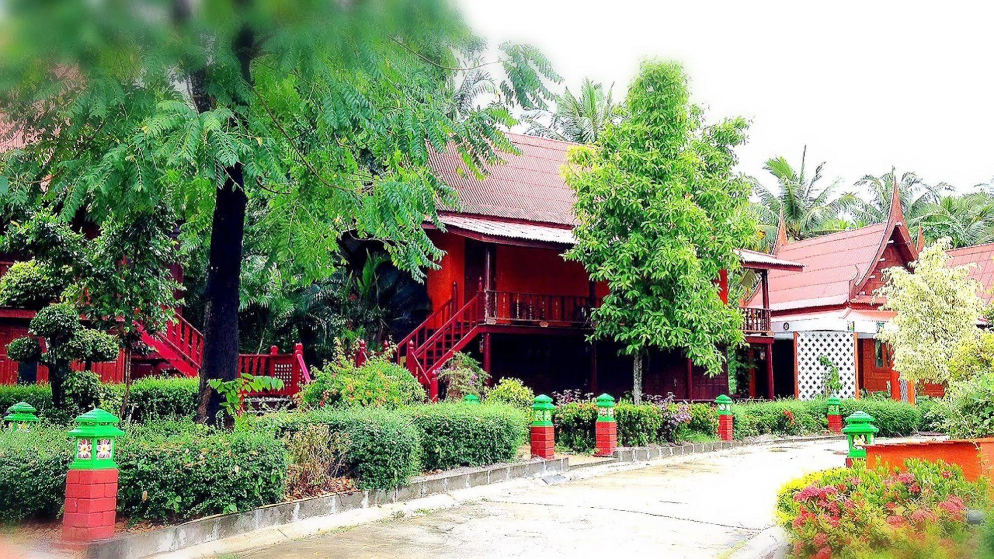 Jaroenrat Resort Samut Songkhram Exterior photo